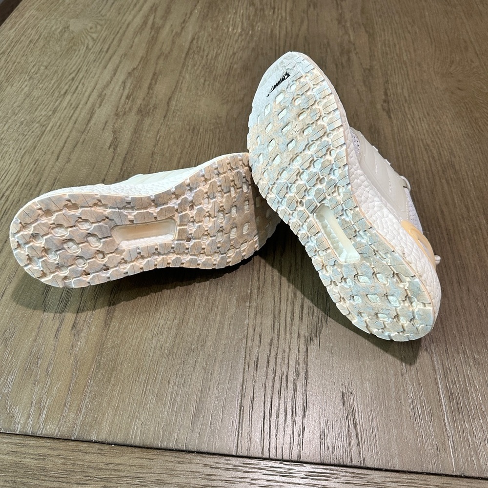 Adidas Women’s Ultraboost Size 7.5 - Picture 7 of 9